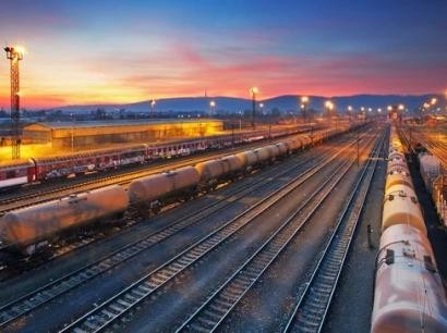 Новые рекорды: по казахстанской железной дороге прошли поезда повышенной массы